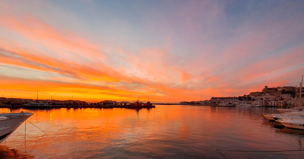 Sunset in Ibiza during the beaching of the Sea Experience boat Ulises Cat