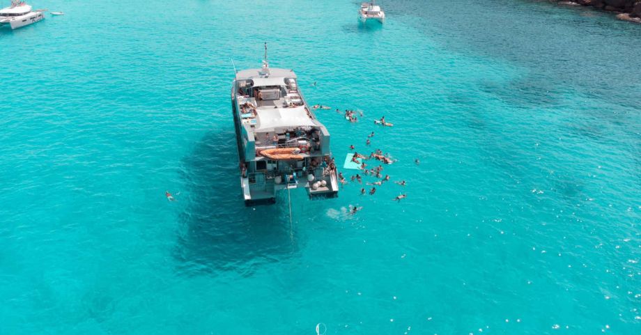 Descubre la Costa de Formentera: Excursiones de Medio Día en Barco